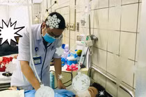 Báo động: Nhiều học sinh phải cấp cứu vì xuất huyết dạ dày