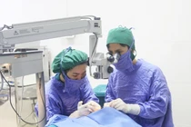 Kim loại văng vào mắt, xé rách nhãn cầu bệnh nhân khi dọn nhà đón tết