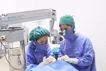 Kim loại văng vào mắt, xé rách nhãn cầu bệnh nhân khi dọn nhà đón tết