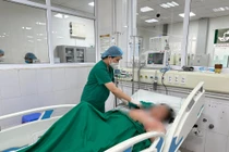 Ngạch cá trê đâm tay, người phụ nữ nguy kịch vì viêm mô tế bào