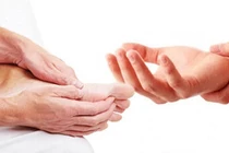 Mất ngủ do tê lạnh bàn chân