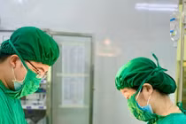 Phẫu thuật cấp cứu trong đêm cứu sống mẹ con sản phụ bị rau bong non