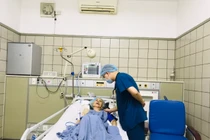 Cứu sống ngoạn mục cụ bà 92 tuổi bị u đại tràng, lồng trực tràng