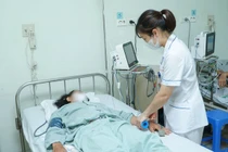 Cấp cứu vì đau bụng, người bệnh bất ngờ vì dị vật đâm thủng ruột non