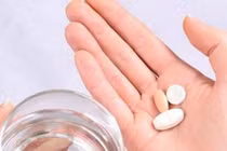 Liệu pháp hormone thay thế nhiều lợi ích tiền mãn kinh nhưng chớ tự dùng