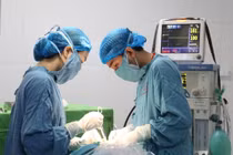 Cắt bỏ khối u vú sợi tuyến khổng lồ 15cm: Cách gì phòng tránh bệnh?