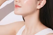 Dùng AHA thực chất là dùng acid hữu cơ để tẩy da chết - Ảnh minh hoạ