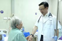GS.TS Nguyễn Quang Tuấn muốn giúp bệnh nhân bằng kiến thức và kinh nghiệm của mình