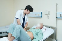 Phẫu thuật cấp cứu cho người đàn ông bị “thoát vị bẹn cầm tù”
