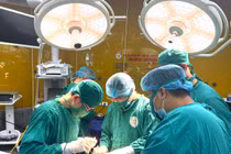 Dùng chất kích thích nam thanh niên tự tay cắt nát “của quý”