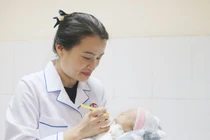 Cứu bé trai viêm phổi, suy hô hấp nặng: Dấu hiệu nào cần cảnh giác?