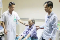 Đau bụng không đi khám, cụ bà 89 tuổi vỡ ruột thừa