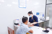 Bị sẩn ngứa, bệnh nhân tá hoả khi nhận kết quả bị nhiễm giun đũa chó