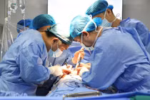 Xuyên đêm lấy tạng từ chàng trai trẻ chết não giúp hồi sinh 4 cuộc đời