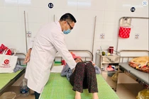 Người phụ nữ nhiễm sán dây chuột, triệu chứng nào thường bị bỏ qua?