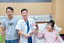 52 tuổi, suy buồng trứng lần đầu được làm mẹ