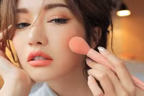 Bí quyết bảo vệ lớp trang điểm trong ngày hè nắng nóng