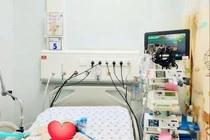 2 tuần khẩn trương cứu sống viêm phổi nặng do hóc hạt nhãn cầu