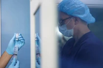 Vắc xin mRNA điều trị ung thư của Nga:Có thực sự cứu sống bệnh nhân K?