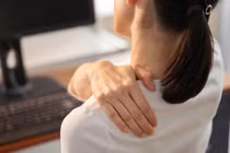 Bác sĩ mách cách phòng ngừa đau cổ vai gáy