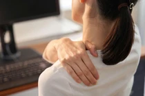 Bác sĩ mách cách phòng ngừa đau cổ vai gáy