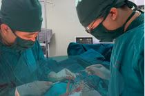 Đột ngột đau chân, đi khám phát hiện tắc động mạch chậu đùi cấp