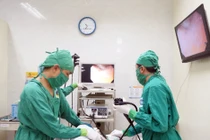 Liên tiếp nhiều người cấp cứu vì nuốt tăm tre thủng dạ dày, tá tràng