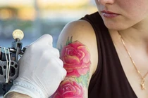 Điều gì xảy ra với cơ thể khi xăm hình?