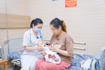 Sinh nặng 5,4 kg trẻ tím tái, suy hô hấp vì hạ đường huyết
