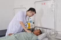 Tiểu nhiều, tức ngực... dấu hiệu suy thận?