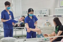 7 tuổi bất ngờ liệt tứ chi, không ngờ nhồi máu não cực hiếm gặp