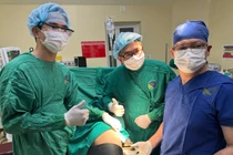 Giải cứu "cậu nhỏ" bị mắc kẹt trong vòng bi bạc đạn