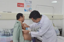 Cắt kén khí phổi lớn cho bệnh nhân cao tuổi mắc phổi tắc nghẽn mạn tính