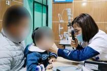 Đau đầu, mờ mắt tưởng cận thị, không ngờ trẻ mắc u não nguy hiểm