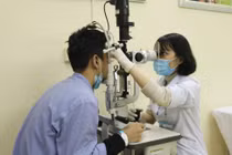 2 người loét giác mạc do trực khuẩn mủ xanh