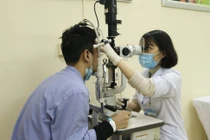 2 người loét giác mạc do trực khuẩn mủ xanh