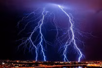 Cứu sống bệnh nhân ngừng tuần hoàn do sét đánh