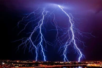 Cứu sống bệnh nhân ngừng tuần hoàn do sét đánh