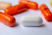 Bé 9 tuổi nôn ra máu, chảy máu tiêu hóa do ngộ độc paracetamol