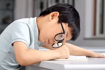 Đề xuất người dưới 18 tuổi bị cận, viễn thị được BHYT chi trả