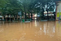 Hơn 2.600 học sinh phải nghỉ học vì lũ ngập trường tại Đồng Nai