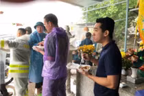 Sạt lở đèo Khánh Lê sạt lở, hàng trăm người bị mắc kẹt