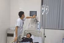 40 sinh viên trường Cao đẳng Lào Cai nhập viện, nghi ngộ độc thực phẩm