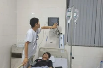 40 sinh viên trường Cao đẳng Lào Cai nhập viện, nghi ngộ độc thực phẩm