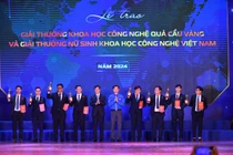 Tuyên dương 10 tài năng trẻ và 20 nữ sinh viên xuất sắc 