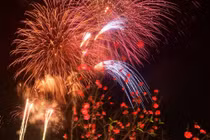 Tổ chức bắn pháo hoa cả Tết dương lịch và âm lịch tại Hà Nội