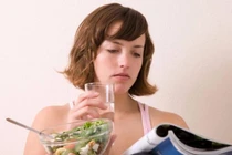 Uống nước trong bữa ăn có tốt cho sức khỏe?