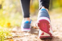 Sai lầm phổ biến khi đi bộ dễ gây bệnh tim mạch, hô hấp