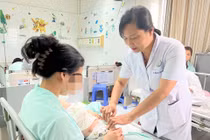 Bé gái 5 tháng phải tuổi phải cắt bỏ 1 bên buồng trứng