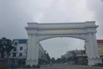 Hải Dương: Tiểu thương chê chợ tiền tỷ, bám đường buôn bán 